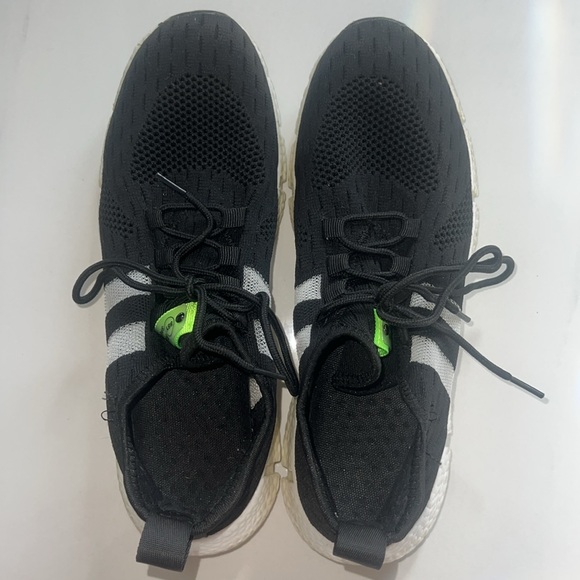 Adidas Hover Boost 88-Y Fashion Runner Shoes Black Bright Green Accents size 44 - Picture 2 of 6